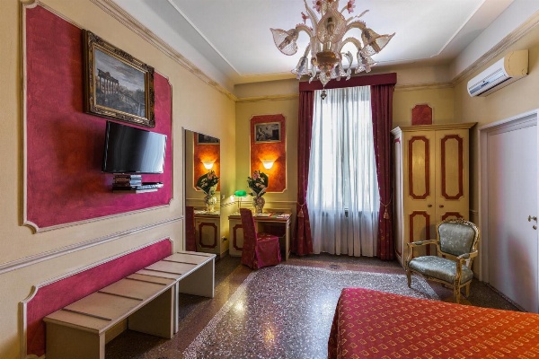 Antica Residenza D'Azeglio Room&Breakfast di Charme image 3