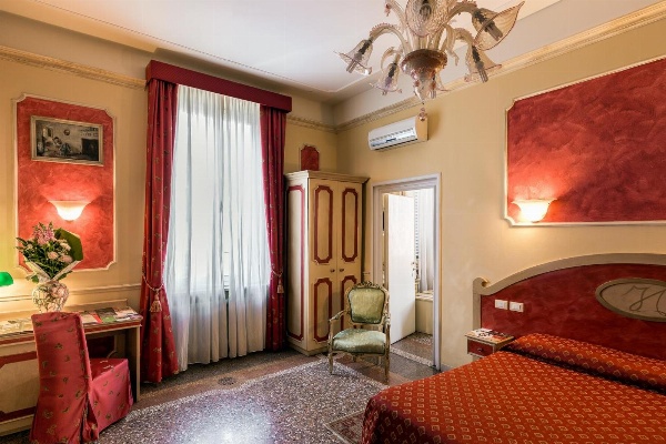 Antica Residenza D'Azeglio Room&Breakfast di Charme image 4