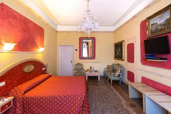 Antica Residenza D'Azeglio Room&Breakfast di Charme image 5